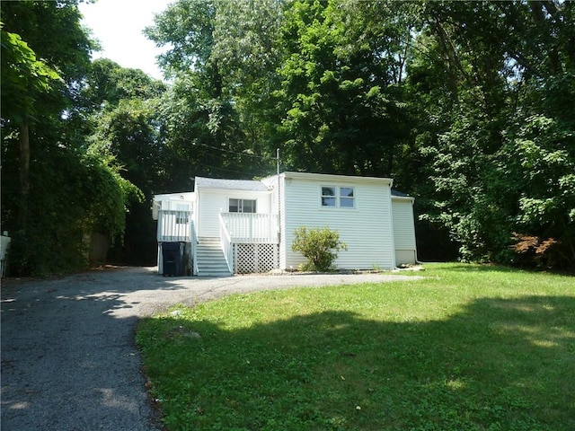 view of outdoor structure featuring a yard