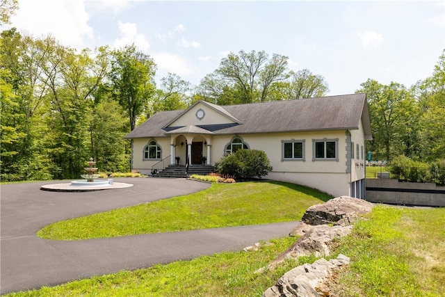 ranch-style home with a front lawn