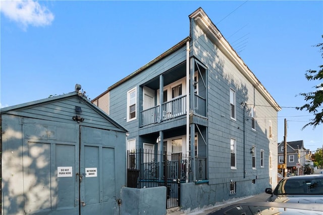 view of front of house with a balcony