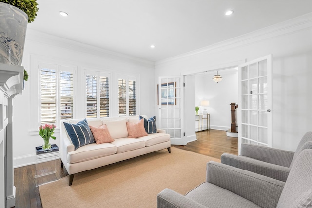 living area featuring a fireplace, ornamental molding, wood finished floors, and recessed lighting