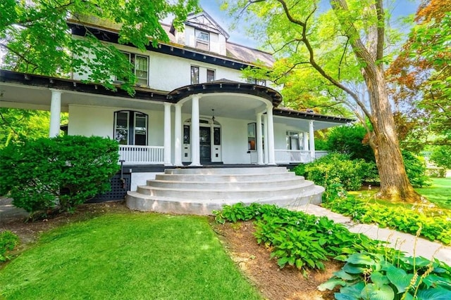 view of front of property featuring covered porch
