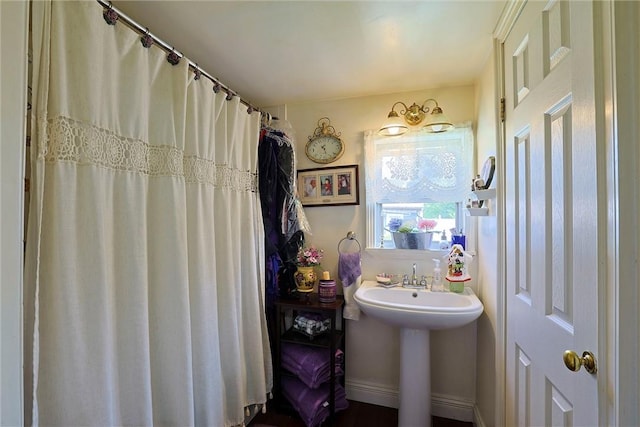 bathroom featuring sink