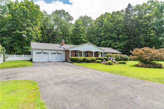 view of front of home featuring a garage and a front yard