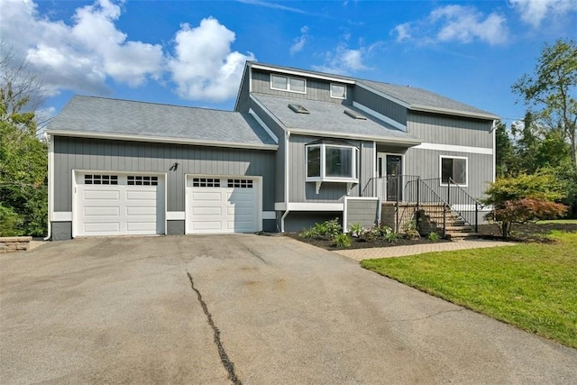 view of front of house featuring a front lawn and a garage