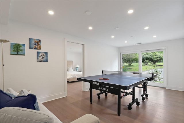 game room featuring light hardwood / wood-style flooring