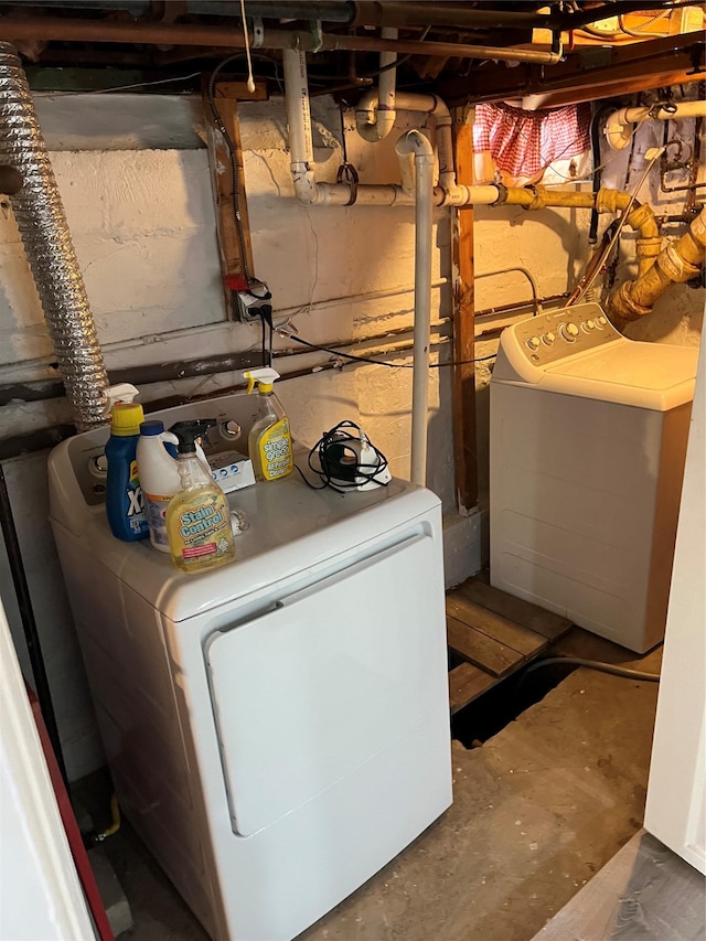 utilities with washer / clothes dryer