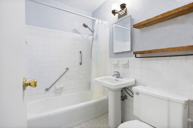 full bathroom with sink, tile patterned floors, toilet, shower / bath combo with shower curtain, and tile walls