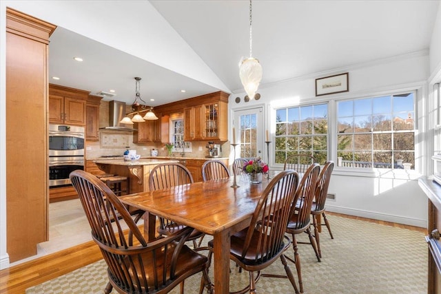 dining area with lofted ceiling, light wood-type flooring, baseboards, and recessed lighting