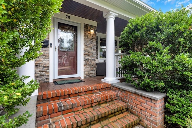 entrance to property featuring a porch