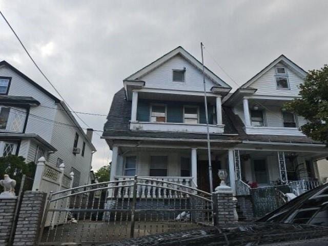 view of front of home featuring a porch