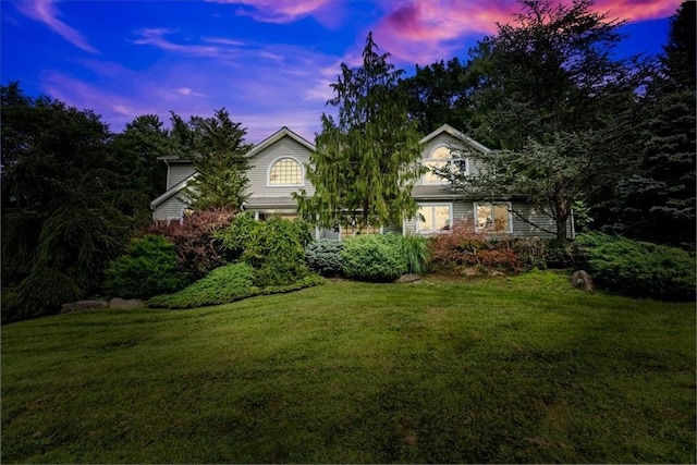 view of yard at dusk