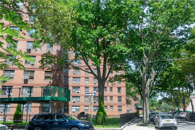 Listing photo 3 for 6434 102nd St Unit 5O, Rego Park NY 11374