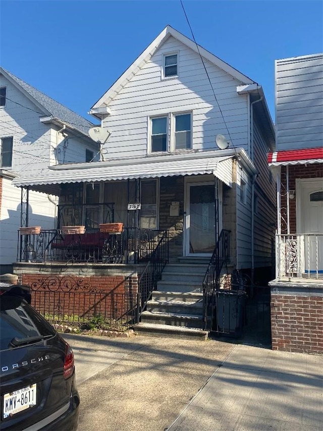 view of front of property featuring covered porch