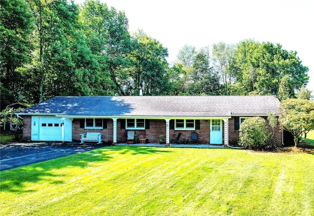 ranch-style home featuring a front lawn and a garage