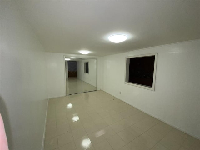 unfurnished room featuring light tile patterned floors