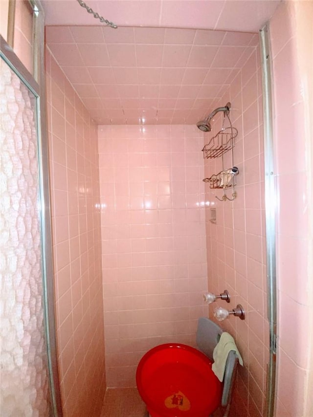 bathroom with a tile shower