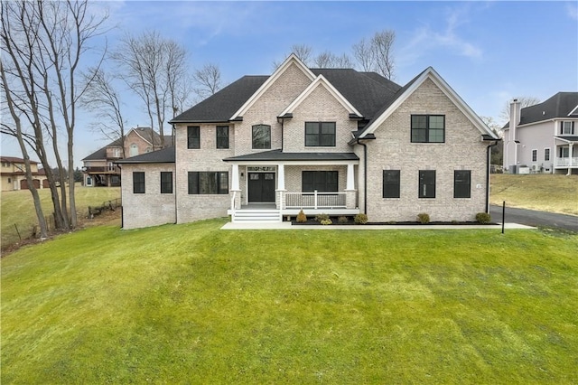 view of front of property featuring a porch and a front yard