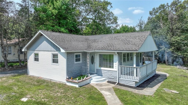 view of front of property with covered porch and a front lawn