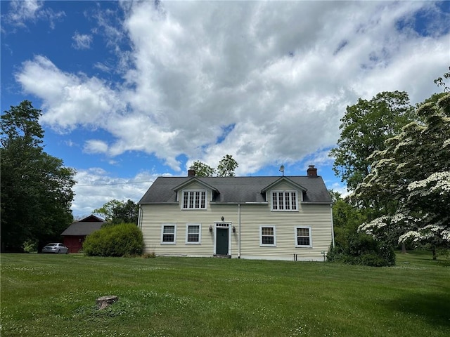 view of front of property with a front yard