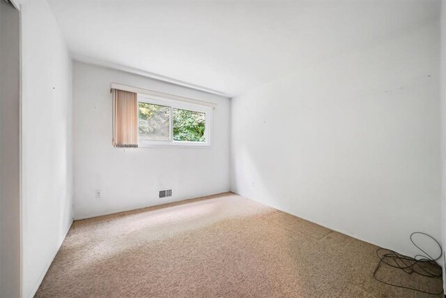 spare room featuring carpet flooring