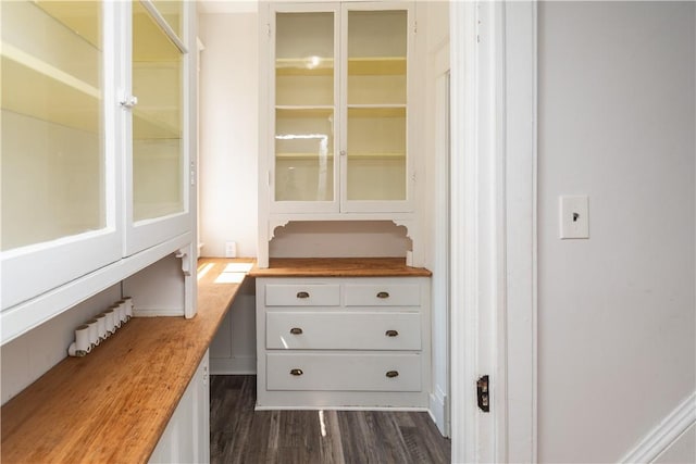 interior details with hardwood / wood-style flooring