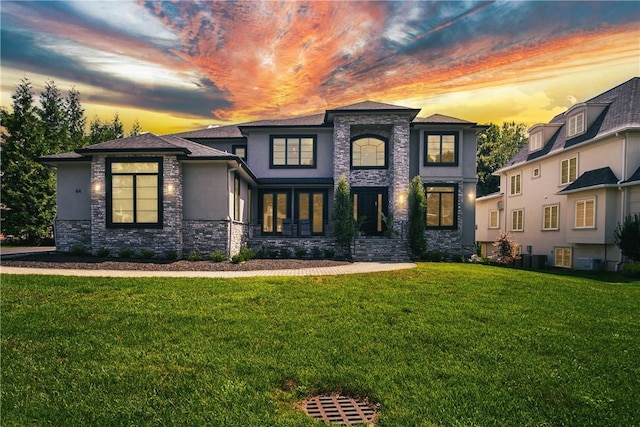 view of front of home featuring a yard