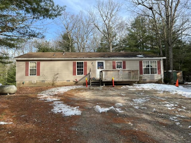 manufactured / mobile home featuring a wooden deck