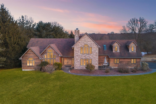 view of front of house featuring a lawn