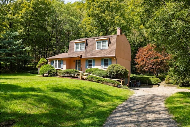 view of front of home featuring a front yard