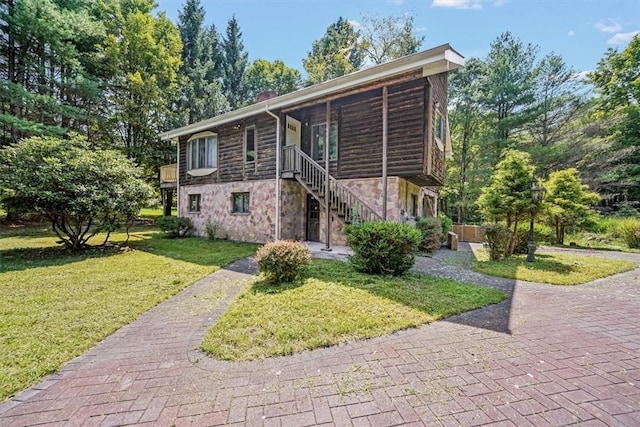 view of front of house with a front yard