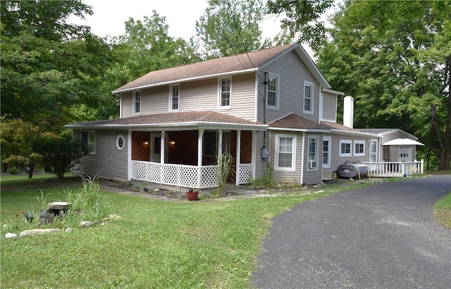 view of front of house featuring a front yard