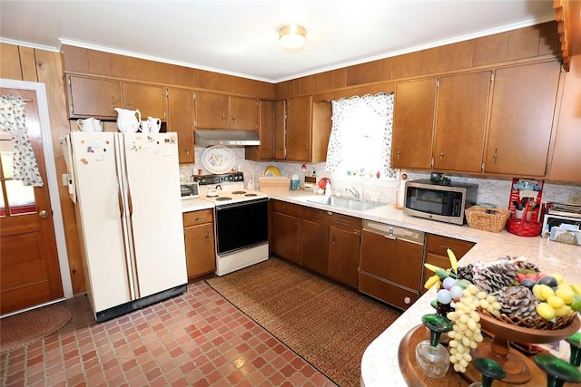 kitchen with backsplash, crown molding, sink, and appliances with stainless steel finishes