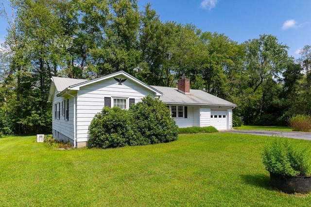 view of front of property featuring a garage and a front lawn