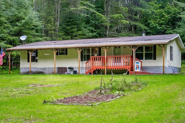 ranch-style home featuring a front lawn