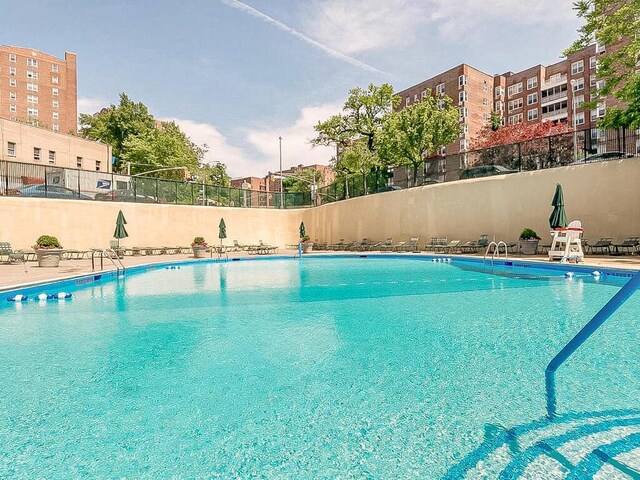 555 Kappock St Unit 11B, Bronx, NY 10463 - view of community pool