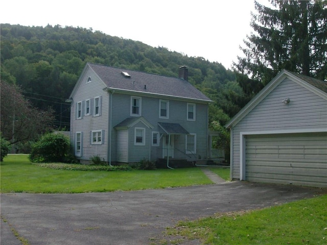 view of front facade featuring a garage and a front lawn