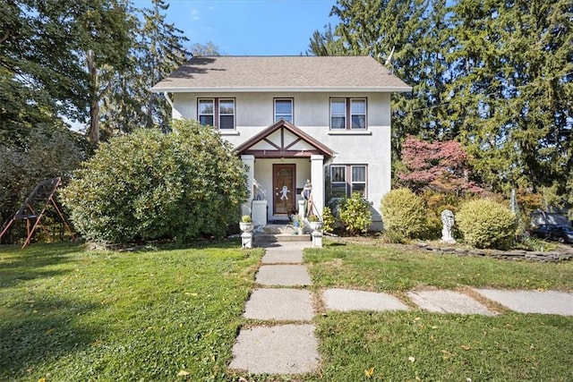 view of front of house featuring a front lawn