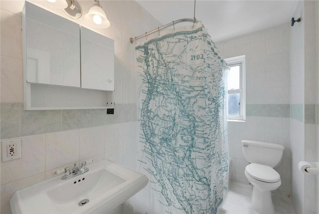 280 Bronxville Rd Unit 9B, Bronxville, NY 10708 - bathroom with tile walls and a shower with shower curtain