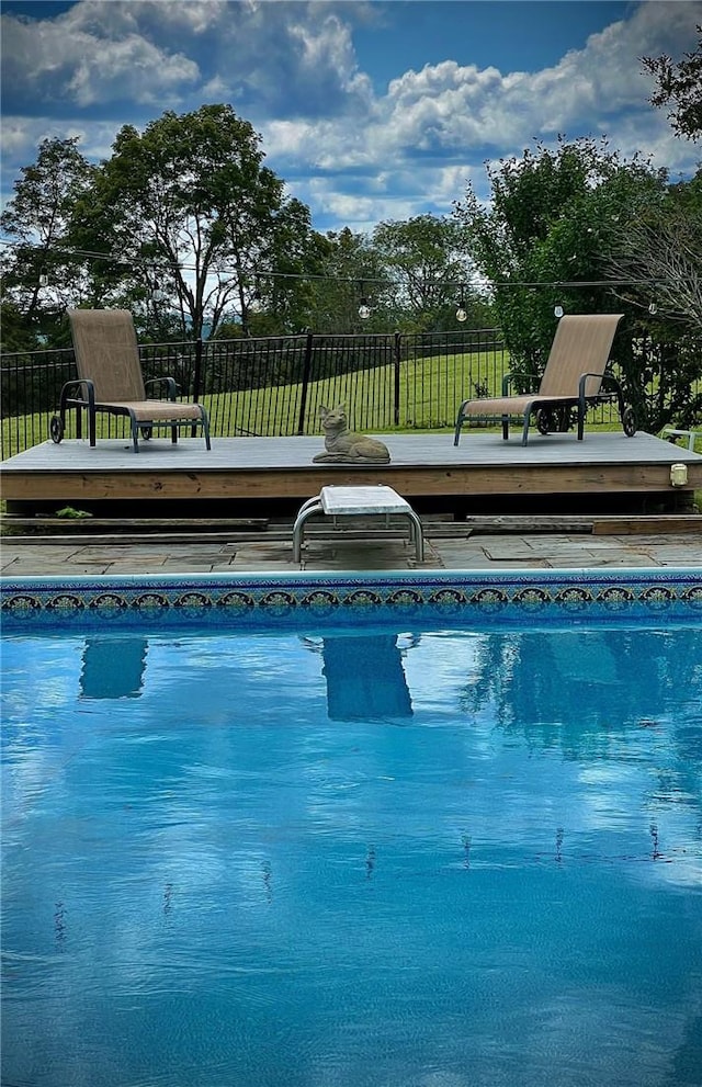 view of swimming pool with a lawn