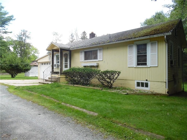 view of front of house featuring a garage and a front yard