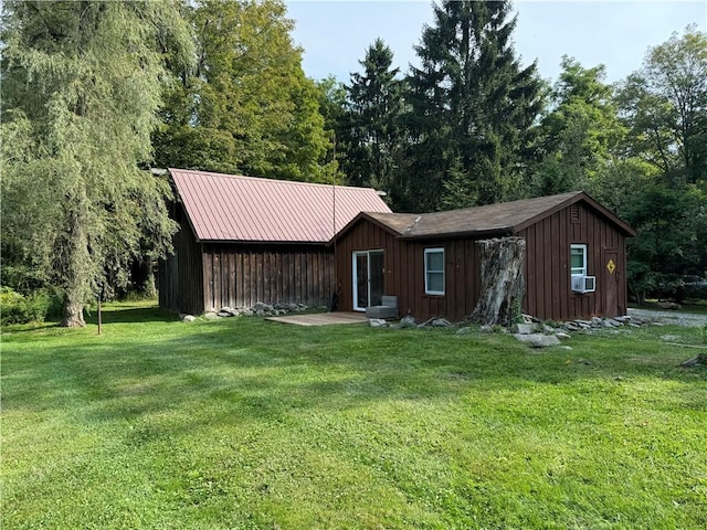 view of front of home featuring a front lawn and cooling unit