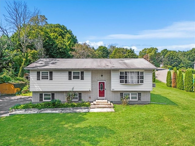 split foyer home with a front lawn