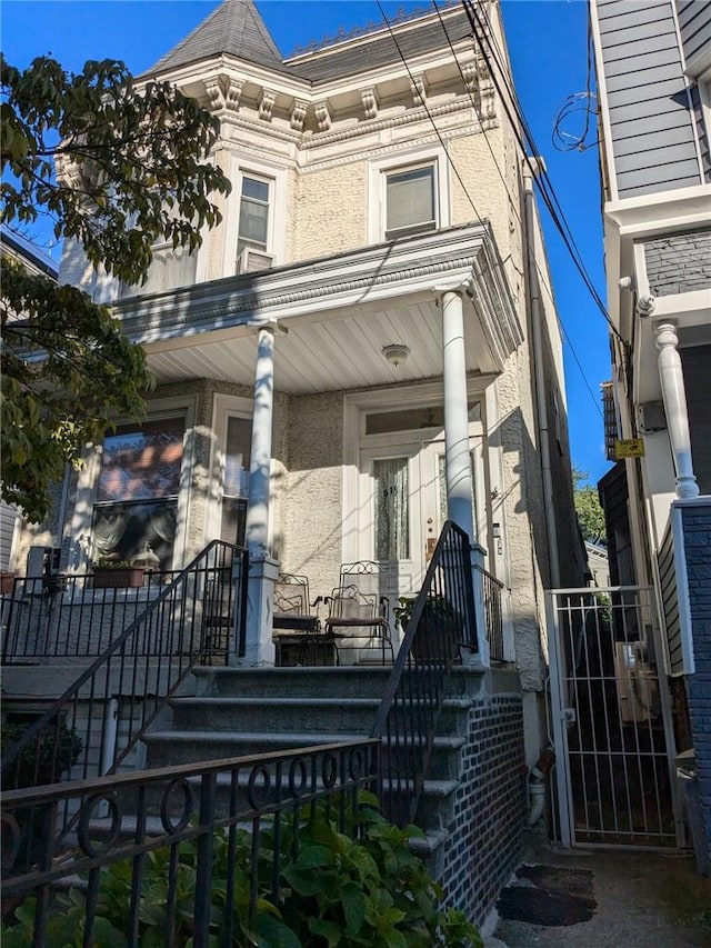 view of front of home with covered porch