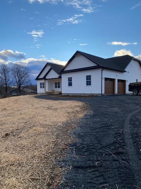 view of front of property featuring a garage