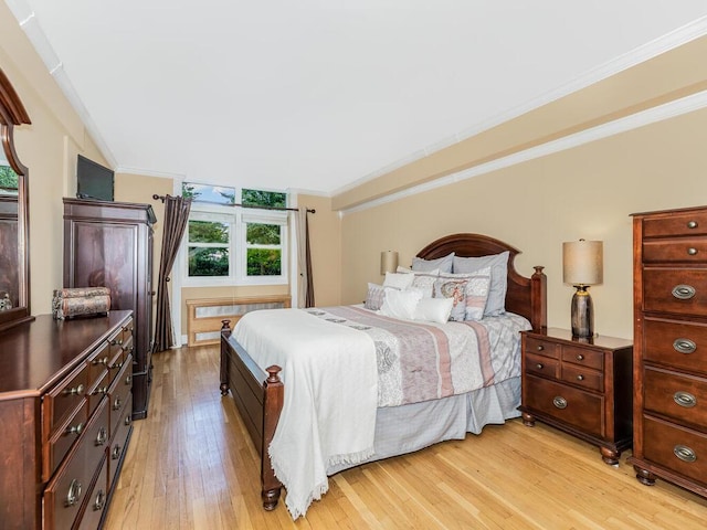 103 Wiltshire Rd Unit D8, Scarsdale, NY 10583 - bedroom featuring light wood finished floors and crown molding
