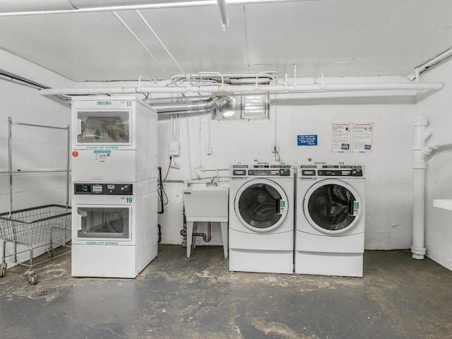 laundry area featuring sink, independent washer and dryer, and stacked washer / dryer