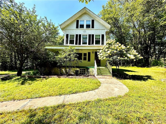 view of front facade with a front lawn