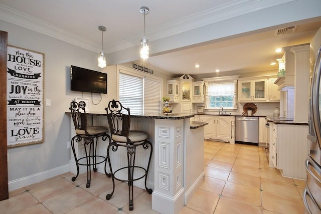 kitchen with kitchen peninsula, a kitchen breakfast bar, pendant lighting, dark stone countertops, and dishwasher