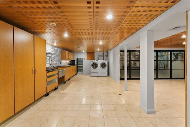 laundry room featuring visible vents, recessed lighting, light tile patterned flooring, and washing machine and clothes dryer