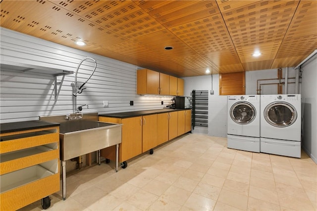 washroom featuring cabinet space and washing machine and clothes dryer